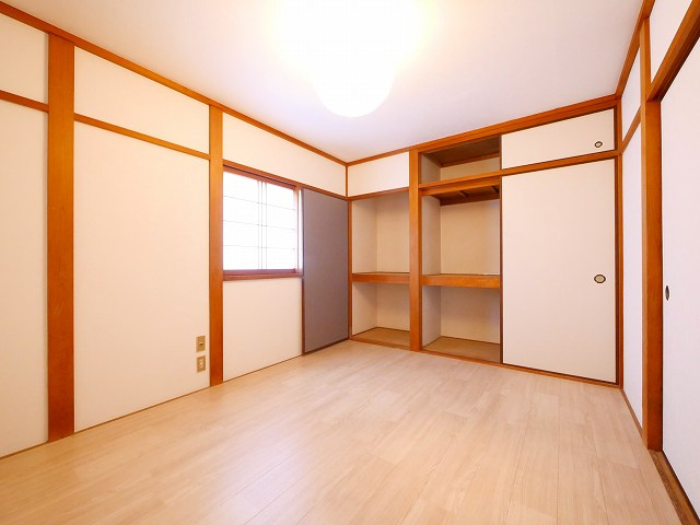 Revo郡山の洋室