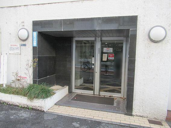 ヴェラハイツ新宿のエントランス| 