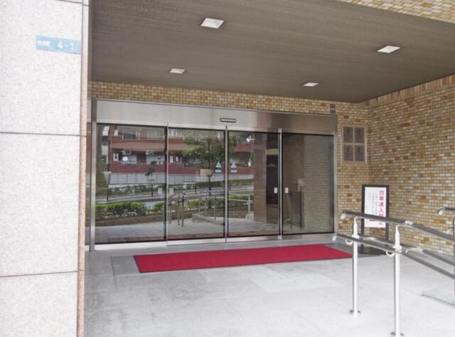 四谷ガーデニアのエントランス| 