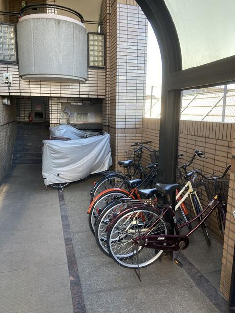 第二秀恵レジデンスの駐車場| 
