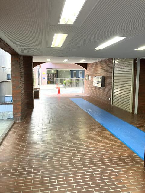 エスカイア久米川のエントランス| 