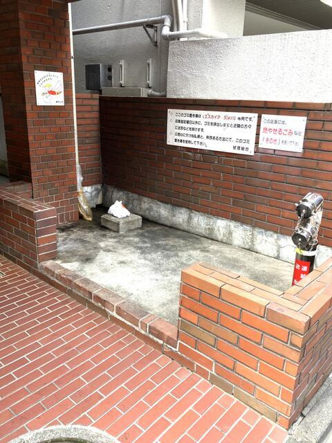 エスカイア久米川の駐車場|敷地内ゴミ置場 