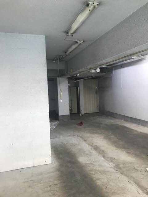 仲町コーポラス　１Ｆ店舗倉庫の駐車場| 