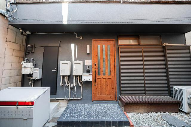 浅草旅館　最大１３人　シャワールーム２個　洗面台４個　トイレ４個のその他共用部分| 