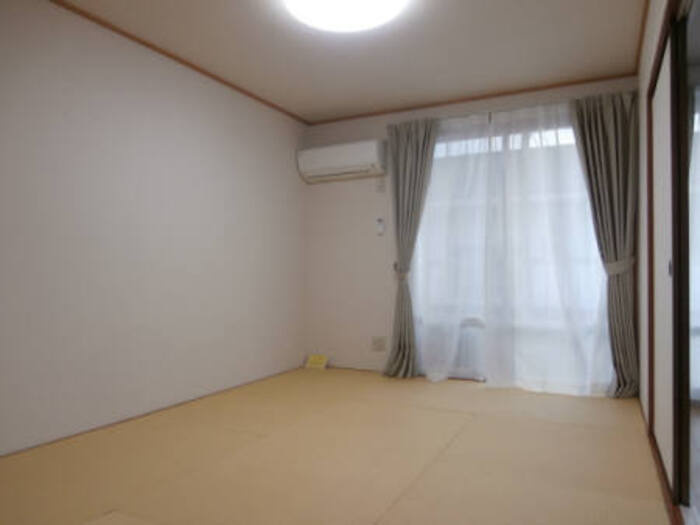 シャンポール芳泉D棟の和室