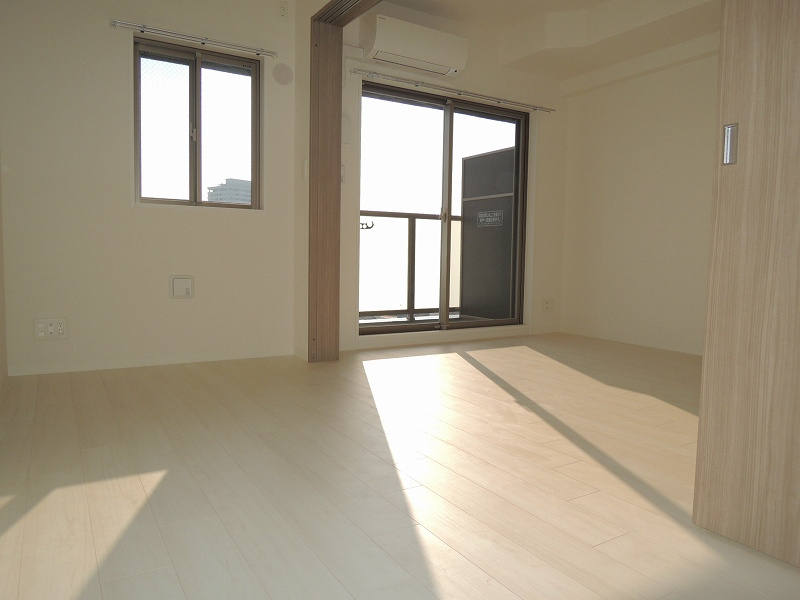 プレサンス野田阪神駅前ザ・ファーストの居間・リビング