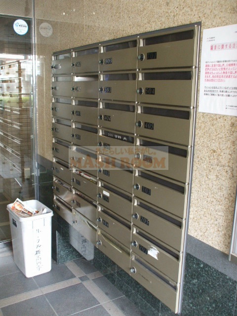 ルーブル新高円寺のエントランス