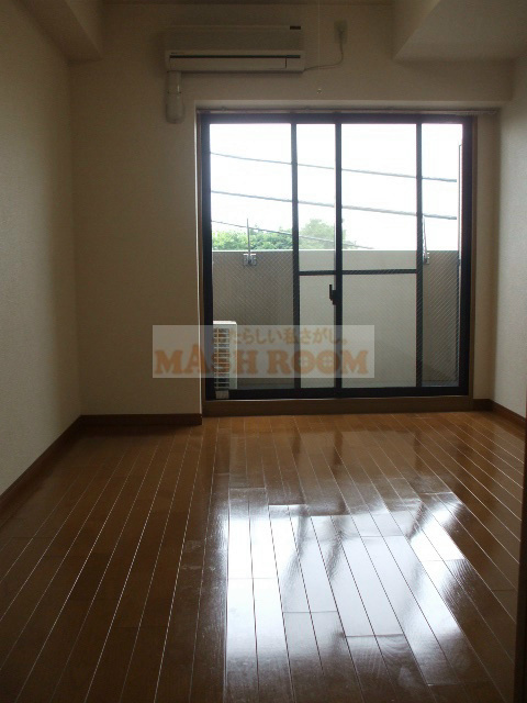 ルーブル新高円寺の居間・リビング