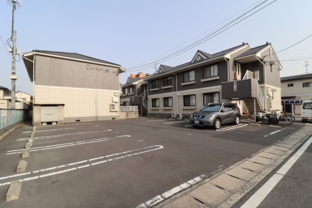 マルベリーＭ　B棟の駐車場