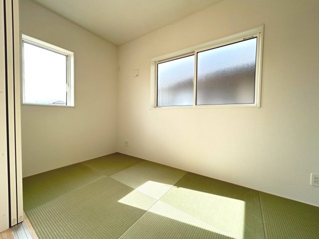 クワイエ　一宮市東加賀野井第1　全1区画分譲の和室|一室あると便利な和室は、ご来客時はもちろん、お子様のお昼寝や遊び場、寝室としてもご利用いただけます。
日本の良き文化を引き継ぐ、色々な用途で使える、癒しの空間です。