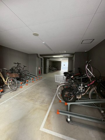 セレニテフラン難波の駐車場