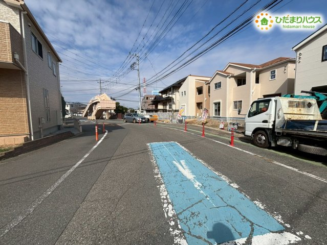 鴻巣市鴻巣　第2　新築一戸建て　リーブルガーデン　01の前面道路含む現地写真
