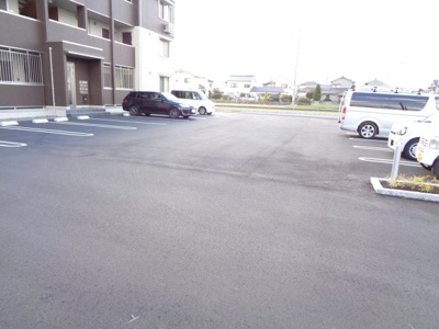 【駐車場】 | ブルーローズ