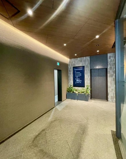 CAMCO肥後橋ビルのエントランス