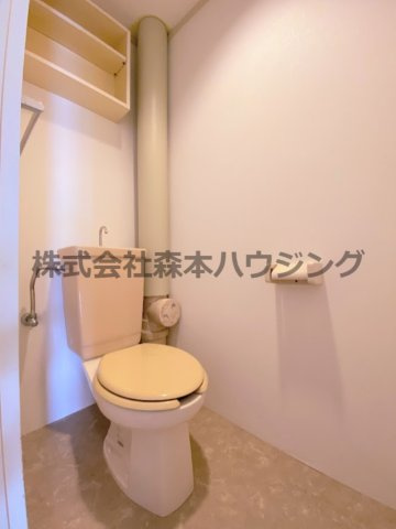 【トイレ】 | 　香里園ヒルズ | ※反転タイプ別室の写真となります。
　設備内容など相違がある場合あくまで現状優先となります。