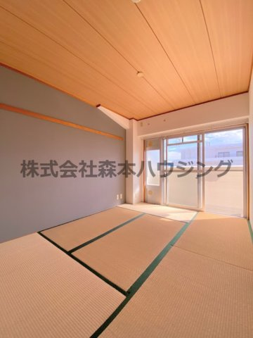 【和室】 | 　香里園ヒルズ | ※反転タイプ別室の写真となります。
　設備内容など相違がある場合あくまで現状優先となります。