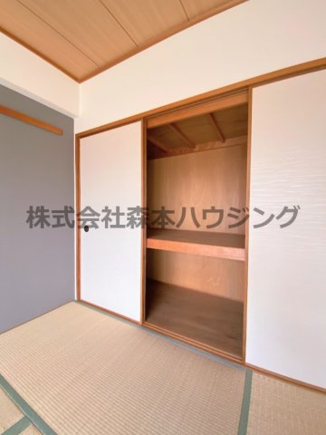 【収納】 | 　香里園ヒルズ | ※反転タイプ別室の写真となります。
　設備内容など相違がある場合あくまで現状優先となります。