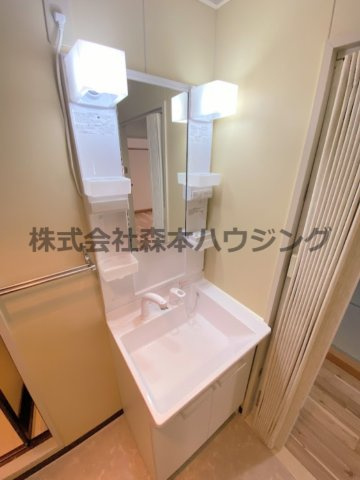 【独立洗面台】 | 　香里園ヒルズ | ※反転タイプ別室の写真となります。
　設備内容など相違がある場合あくまで現状優先となります。