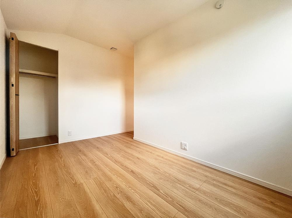 【＆RESORT HOUSE】鷹の台の洋室|仕事にも、趣味にも活躍する私的空間。自立心を育む個室の子供部屋としても最適です。