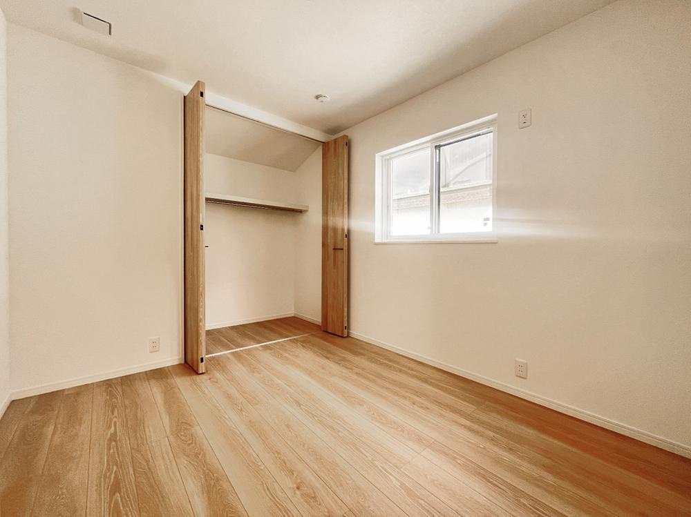 【＆RESORT HOUSE】鷹の台の収納|全居室に収納クローゼットを完備！普段使いのお洋服や小物はもちろん、季節物のお洋服などもしっかりと整理整頓おしまい頂けます。