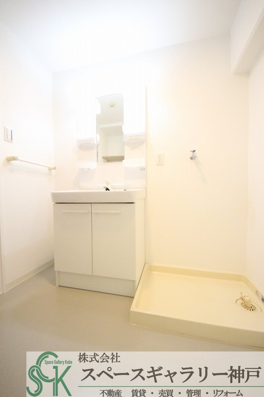 ルミエール神戸の洗面所|※お部屋により仕様が異なる可能性があります。