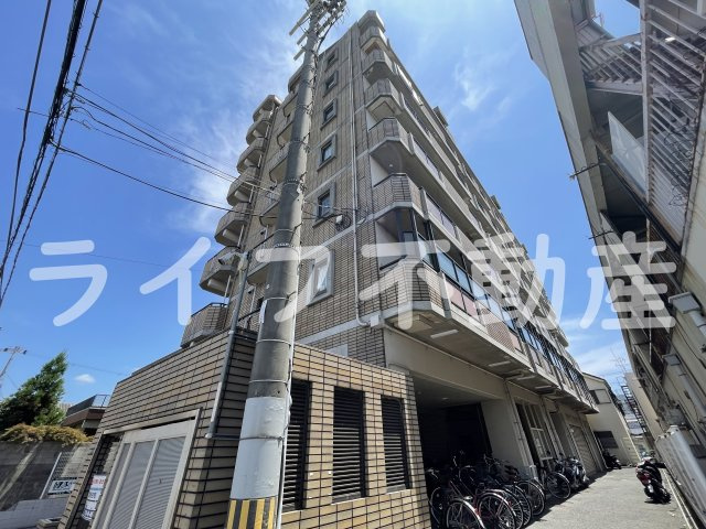 アドバンス渋川の外観|おしゃれな外観です