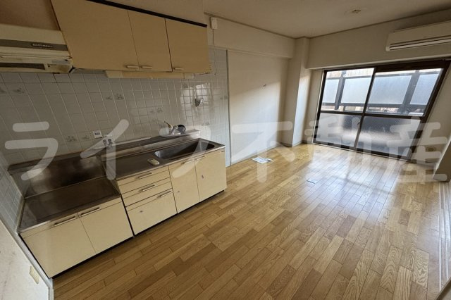 アドバンス渋川のキッチン|コンパクトなキッチンで掃除もラクラク