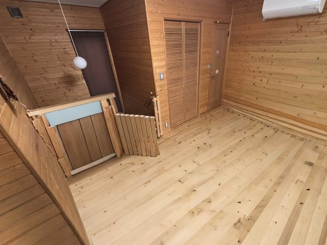 安佐北区三入南二丁目の洋室