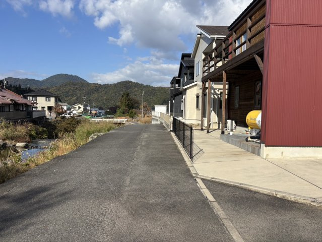 安佐北区三入南二丁目の前面道路含む現地写真