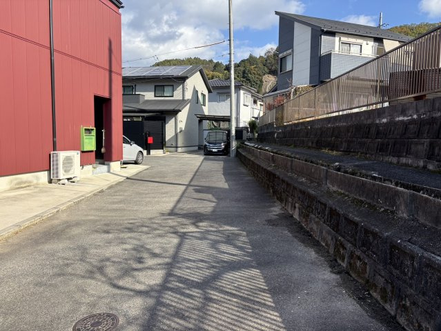 安佐北区三入南二丁目の前面道路含む現地写真