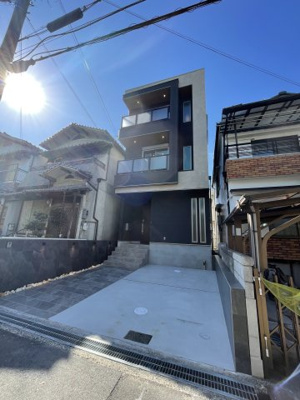 【駐車場】 | 【弊社売主物件】出口5丁目 新築戸建 | 現在ご返済中のカーローン・カードローン・教育ローンなどを住宅ローンに一本化したり、家具家電購入費用・引越し費用を住宅ローンと組み合わせるなど、お客さまにメリットの多い住宅ローンのご提案が可能です。