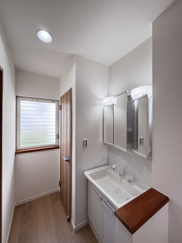 中古戸建　長楽寺1丁目の独立洗面台|2階の洗面台