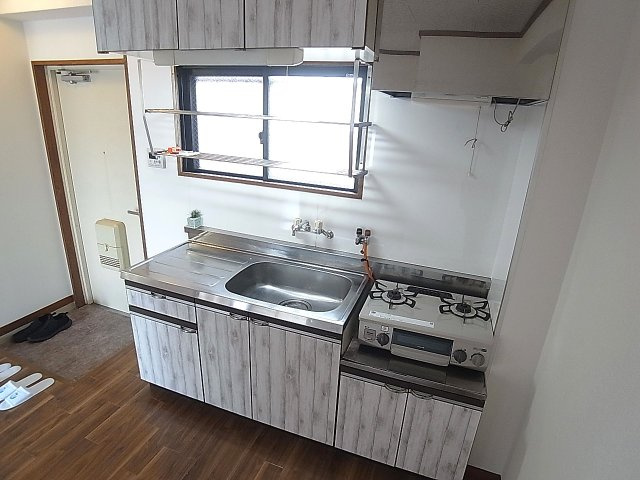 メゾンドリーのキッチン|2口コンロ付きのキッチンスペース