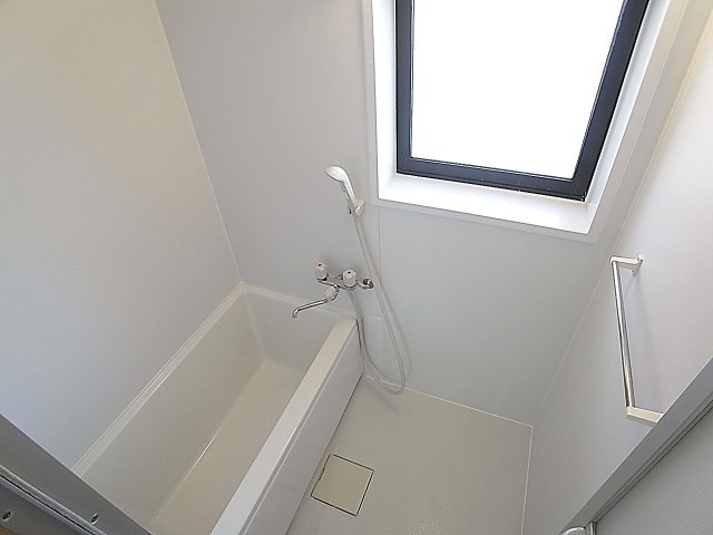 メゾンドリーの浴室|入替済の窓付きバスルーム