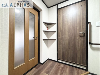 【玄関】 | 横尾２団地　８１号棟　１階 | 玄関には姿見付きの靴箱収納がございますので豊富に収納可能です♪