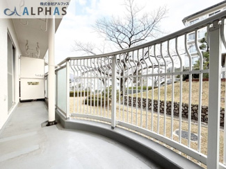 【バルコニー】 | 横尾２団地　８１号棟　１階 | 南東向きワイドバルコニーの為、陽当り通風良好♪