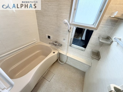 【浴室】 | 横尾２団地　８１号棟　１階 | 浴室に窓があるので換気やカビ対策などもバッチリ♪　　　