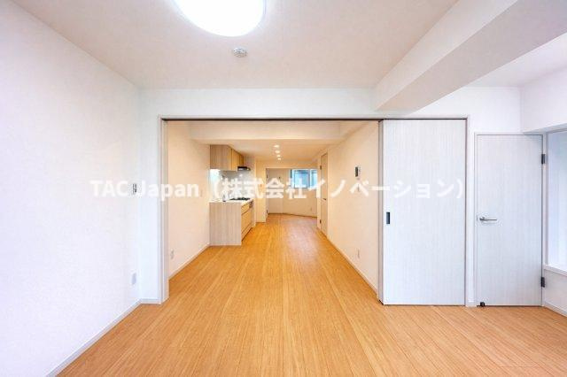 光建ハイツ目白の居間・リビング|住まう人の感性に寄り添い、美しさと機能性が調和した寛ぎの空間です。日々の疲れを癒し、心からリラックスできる場所として、暮らしに豊かさと安心感をもたらします。