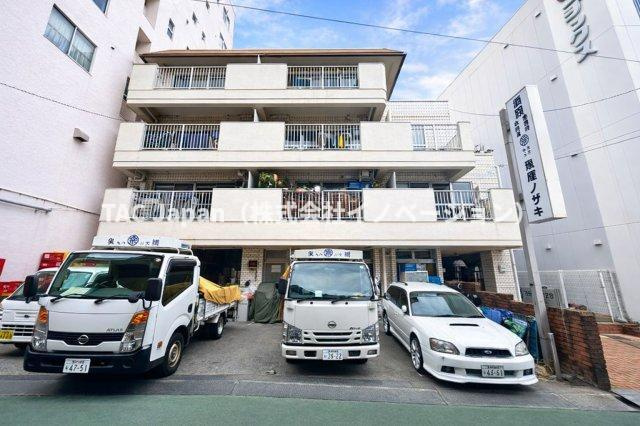 光建ハイツ目白の外観|周囲の景観と調和する、落ち着きある洗練デザイン。日常の風景にさりげない美しさを添える、ちょうどよい存在感です。