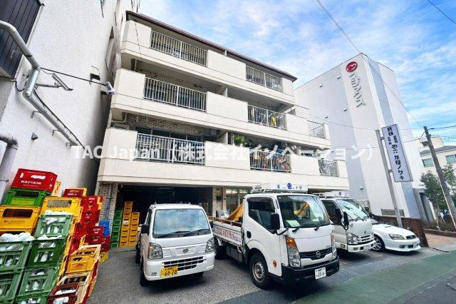 光建ハイツ目白の外観|洗練されたフォルムと落ち着いた色調が、街並みにやさしく溶け込む佇まい。帰るたびに、心がふっと和らぐ外観です。