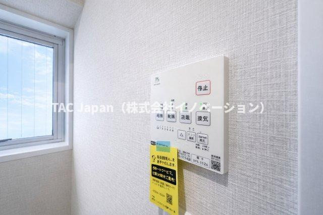 光建ハイツ目白の冷暖房・空調設備|雨の日や花粉の季節も、浴室が頼れる乾燥スペースに早変わり。さらに暖房機能付きで、冬場のヒートショック対策にも配慮。清潔さと快適さを両立する、うれしい設備です。