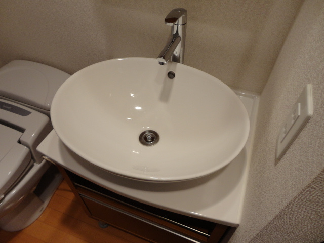 リブリ・ストラダーレの洗面所|別号室の参考写真です。