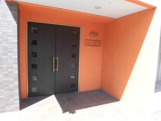 【エントランス】 | 外観にマッチしたエントランスです