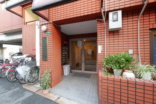 ローレルハウス北畠のエントランス