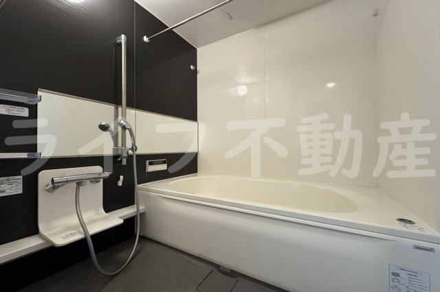 おばつじアイビーコートB棟　仲介手数料無料の浴室|落ち着いた空間のお風呂です