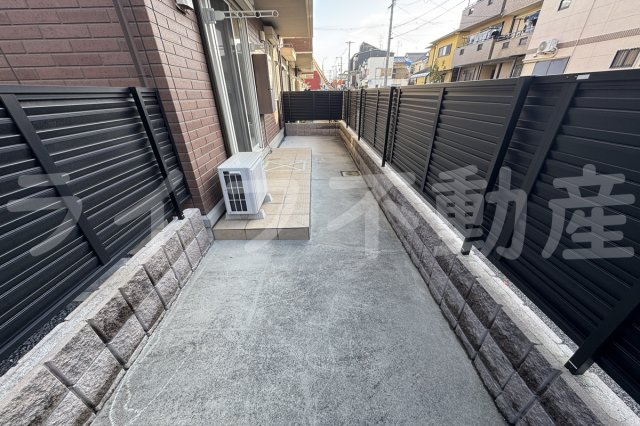 おばつじアイビーコートB棟　仲介手数料無料のバルコニー|広々としたバルコニーです