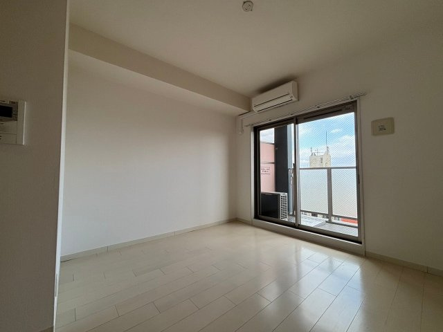 ララプレイス新大阪シエスタの洋室