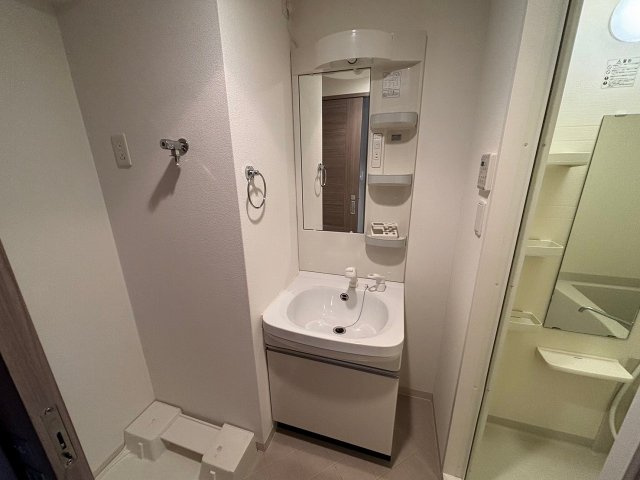 ララプレイス新大阪シエスタの独立洗面台