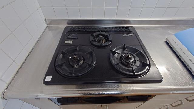 シャンボール読売ランド前２号棟のキッチン|３口コンロ