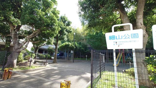 シャンボール読売ランド前２号棟の周辺|敷地内公園